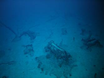 Unidentified wreckage on seabed